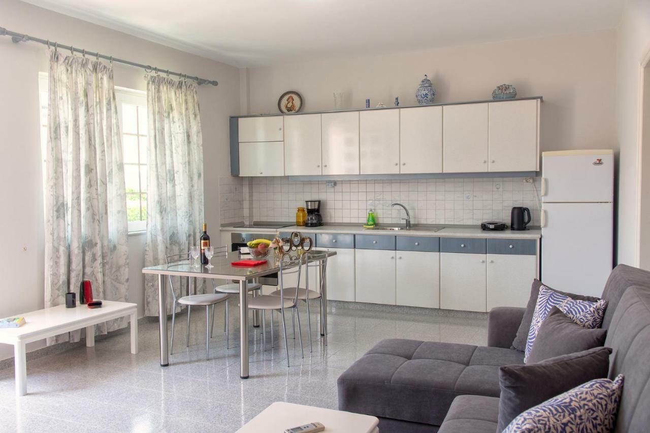 Lazaros Home 1 ปาเลกาสตรอน ภายนอก รูปภาพ